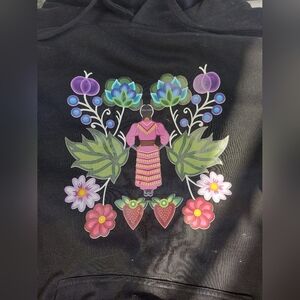 ((SOLD))🍓||•Indigenous-Inspired Strawberry Floral Hoodie•|| 4XL|| $45 OBO ||🍓